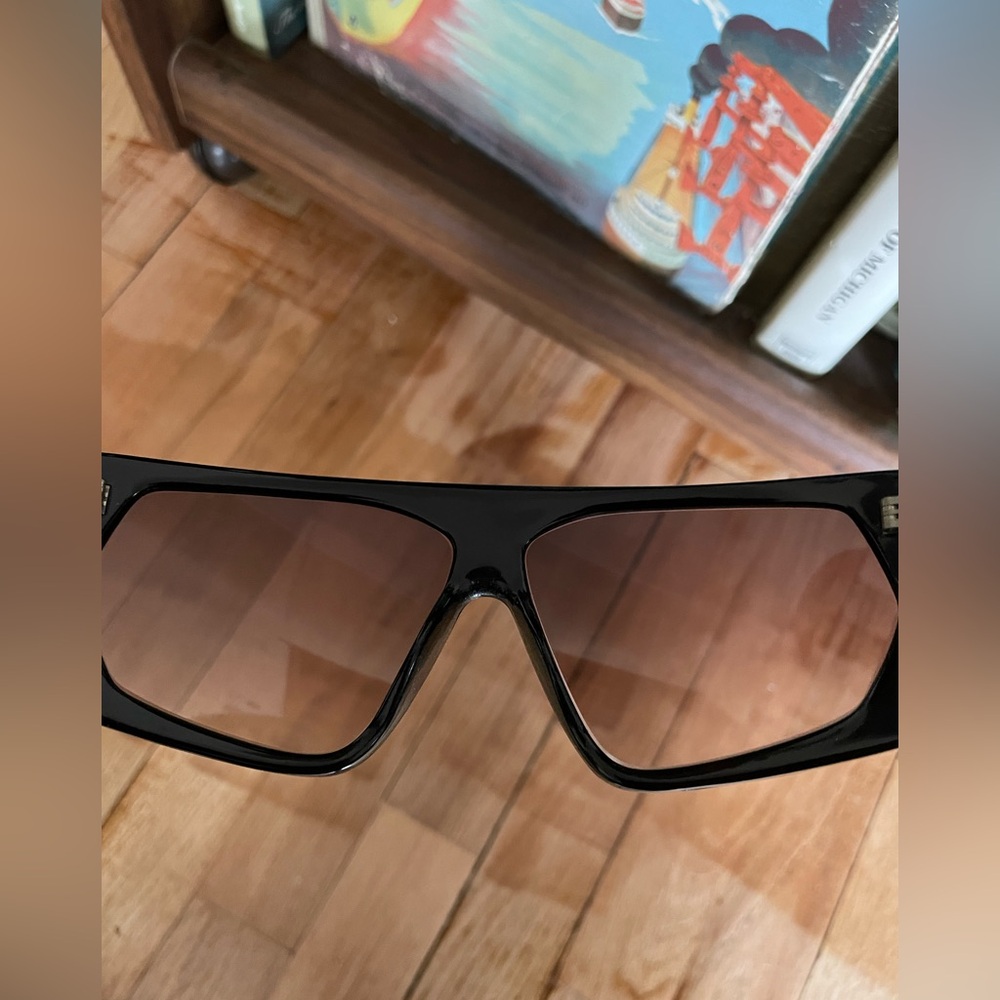Vintage Italian Black and Pale Gold Oversized Sunglasses - Picture 4 of 5